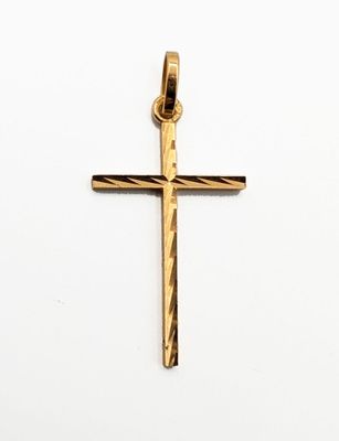 pendentif en forme de croix en or sur fond blanc