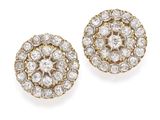 une paire de boucles d'oreilles en diamant et or