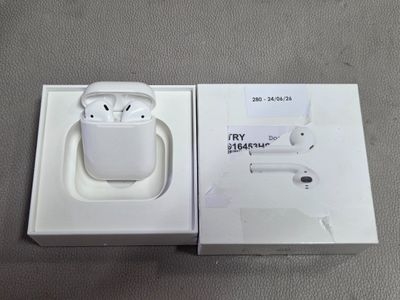 une boîte blanche contenant des AirPods d'Apple