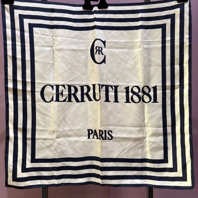Carré CERRUTI 1881 100% soie Modèle marinière dimensions 67/…