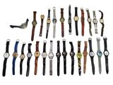 beaucoup de montres, toutes de couleurs et de tailles différentes