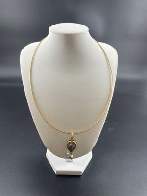 Collier ras de cou en or jaune 18 K 750/°° orné d'un pendent…