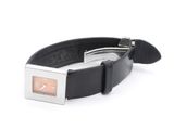 une photo d'une montre-bracelet avec un bracelet en cuir noir