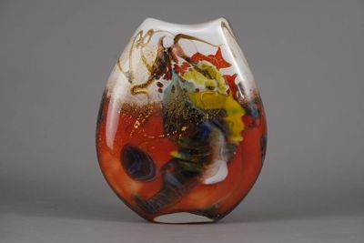 Pascal GUYOT (né en 1959). Vase en verre soufflé polychrome,…