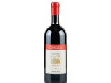 une bouteille de vin rouge posée sur une table blanche