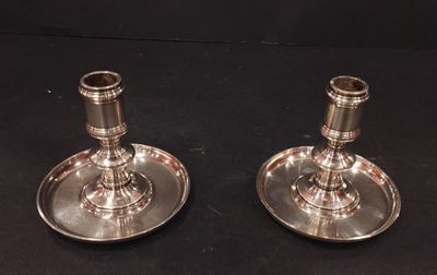 Paire de bougeoirs annelés à large "réceptacle"… - Photo 1