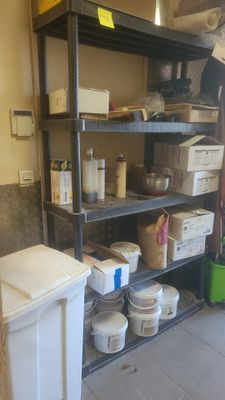 CASTRES : D8 - 1 lot d'1 armoire et 1 étagère comprenant : -…