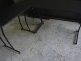 une image représentant un bureau sur lequel se trouve un clavier