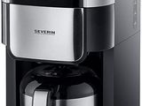 gros plan d'une cafetière sur fond blanc