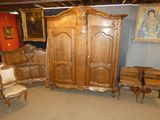 a lot of furniture that is in a room
