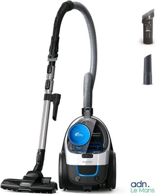 un gros plan d'un aspirateur muni d'un tuyau et d'un réservoir