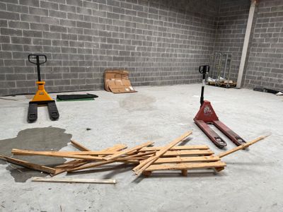 Lot comprenant : - Transpalette manuel peseur MANULEVAGE (No… - Photo 1