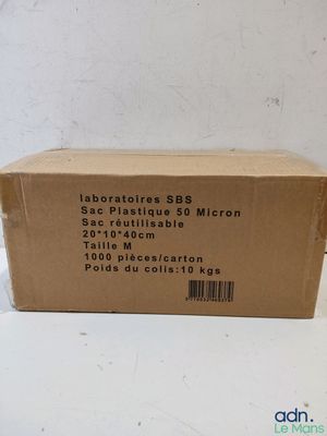 la boîte est vide et prête à être emballée avec son contenu
