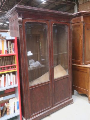 Grande BIBLIOTHEQUE placage d'acajou en opposition à deux po…