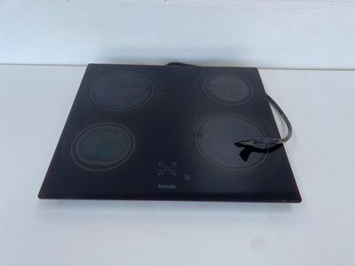 une plaque de cuisson noire équipée de quatre feux