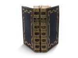 un livre ouvert, avec des bordures dorées et une couverture bleue