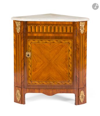 une image représentant un meuble en bois avec un plateau en marbre sur fond blanc