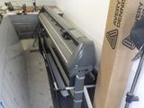l'image d'une machine dans un garage