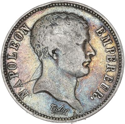 gros plan d'une pièce de monnaie sur fond blanc