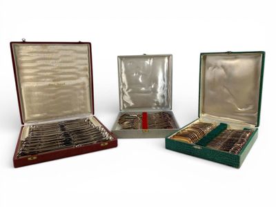 Ménagère en métal argenté style néoclassique comprenant 24 c… - Photo 1