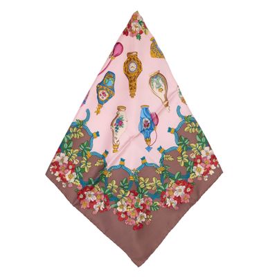 un mouchoir rose et marron orné d'un motif représentant des chats et des fleurs