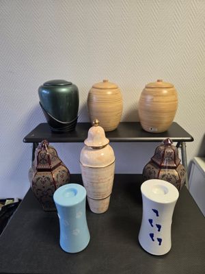 Lot 8 urnes funéraires - Photo 1
