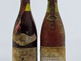 deux bouteilles de vin posées l'une à côté de l'autre sur une table