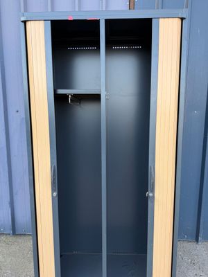 3 armoires à rideaux