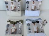 trois t-shirts blancs pour homme et un pantalon vert