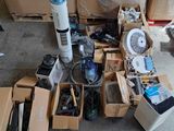 tout un tas d'objets divers qui traînent par terre