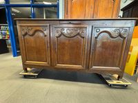 Enfilade trois porte en bois naturel mouluré et sculpté avec… (photo 4)