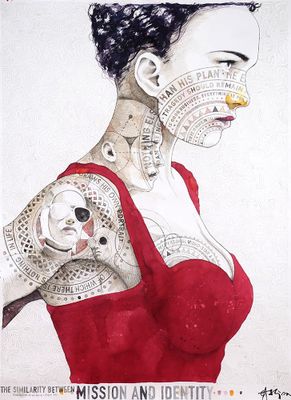 un tableau représentant une femme avec des tatouages sur le bras