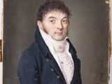 portrait d'un homme vêtu d'un manteau bleu et d'une chemise blanche