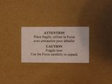 a sign on a box that says attention price fragile, utilities la force