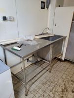 Grand bac inox sur piétement métallique