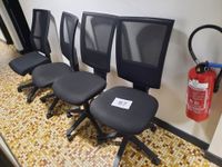 4 chaises dactylo noires, tournantes, roulantes