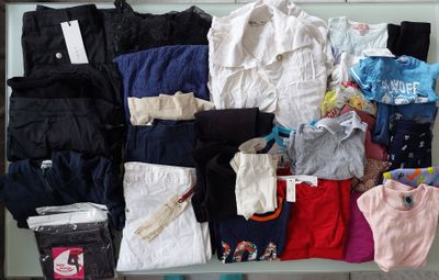 lot de 40 vêtements et accessoires enfant neuf quelques marq…