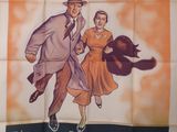 une vieille affiche de cinéma représentant un homme et une femme en train de courir