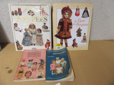 Lot DE Livres Sur Poupees ET Celluloid .