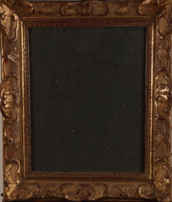 un cadre doré à l'ancienne sur fond noir