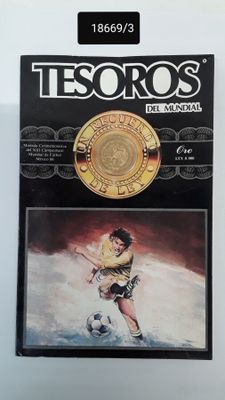 une boîte de « tesoros » sur laquelle figure l'image d'un homme sur une planche de surf