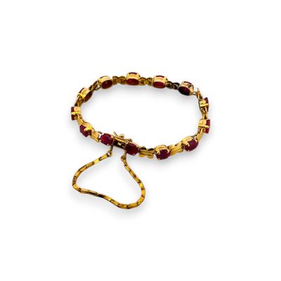 Bracelet articulé en or jaune 9K (375) formé de maillons sty…