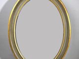 l'image d'un miroir encadré d'or posé sur une table