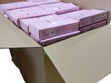 tout un tas de cartons qui sont rangés dans un carton