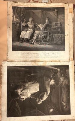 deux photos d'un homme et d'une femme assis sur une chaise