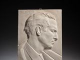 portrait d'un homme en costume-cravate sur une plaque