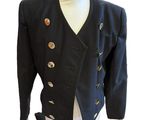 une image d'une veste noire sur un mannequin