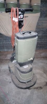 a machine that is sitting on the floor in a room