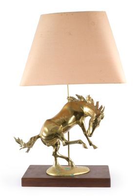 Lampe décorative figurant un cheval cabré en bronze Fin XXe