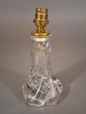DAUM, dans le goût de. Pied de lampe en verre moulé de forme…